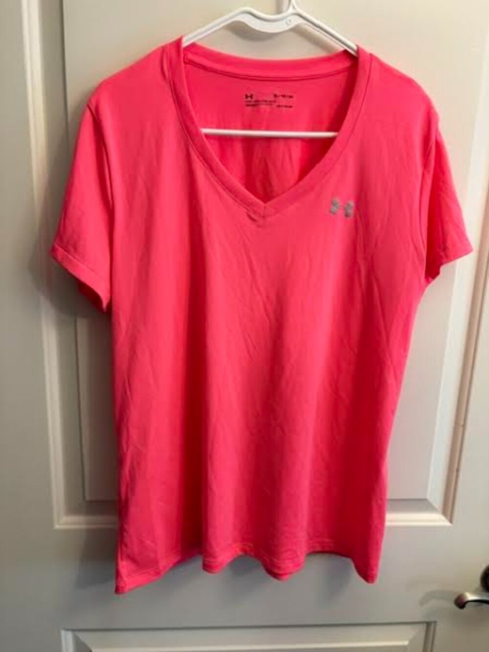 Under Armour HeatGear Pink V-Neck Athletic Tee